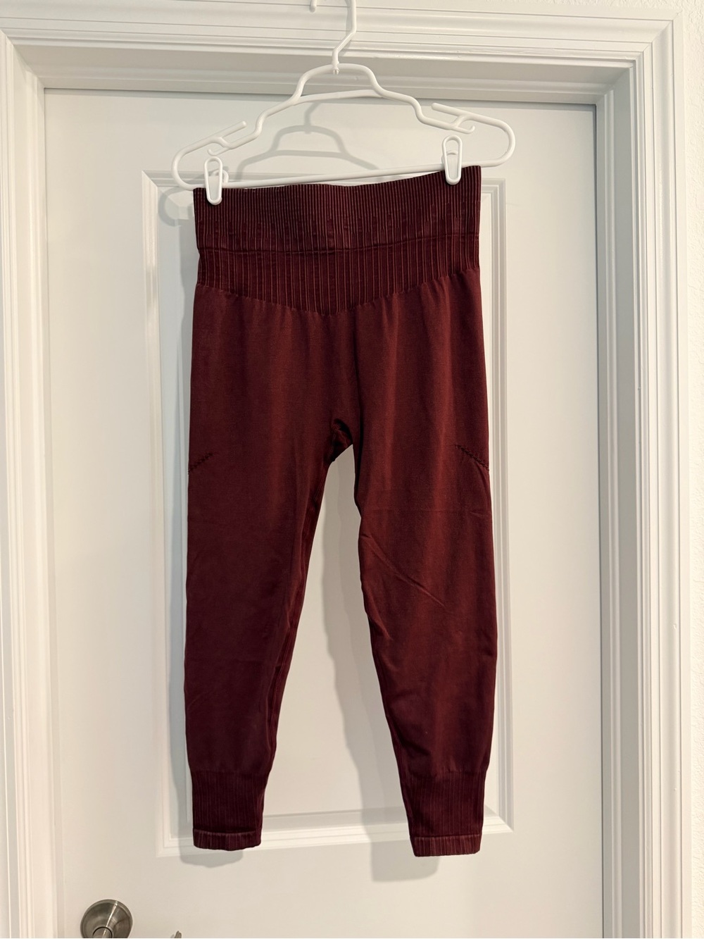 JoyLab Maroon Leggings - cropped/capri